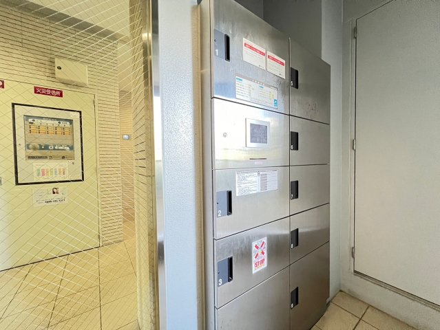 エントランス　清潔なエントランスです