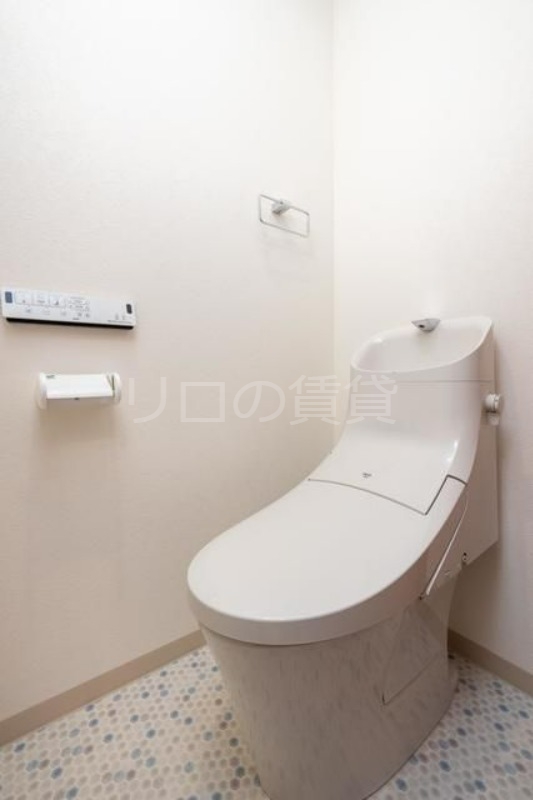 トイレ　※写真は同タイプ住戸です。