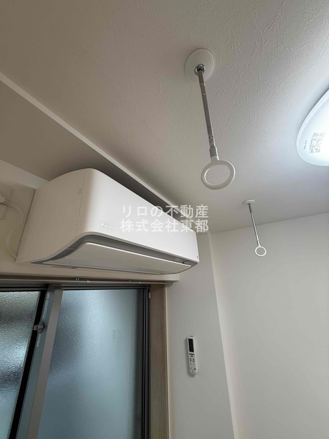 その他設備　室内物干し用金具付！日中の外出や雨の日のお洗濯に便利☆