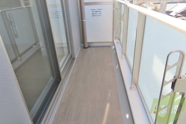 バルコニー　バルコニーも広々として、洗濯物も楽に干せますね