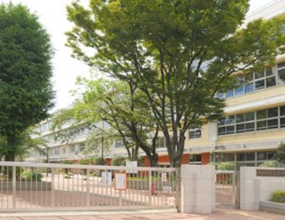 中学校　世田谷区立三宿中学校（中学校）まで205m