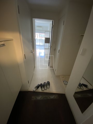 玄関　セレニテ北久宝寺　玄関スペース