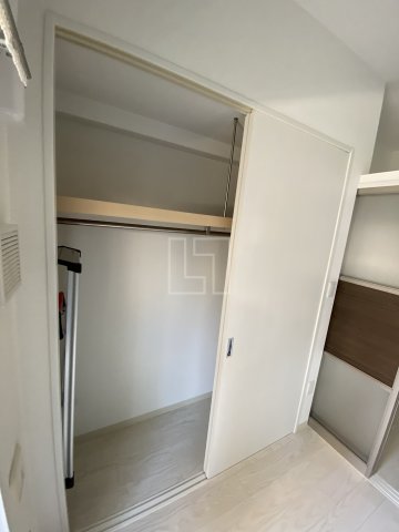 収納　セレニテ北久宝寺　クローゼット