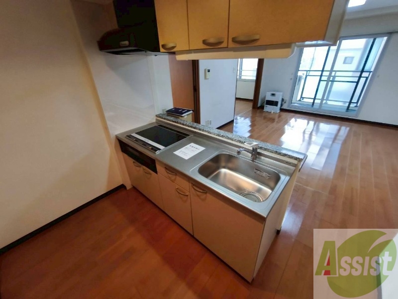 キッチン　ＩＨクッキングヒーターです！お手入れも楽々ですね。