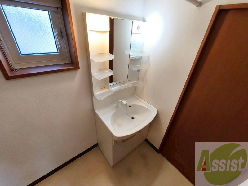 洗面設備　朝の身支度に欠かせない独立洗面台もございます！