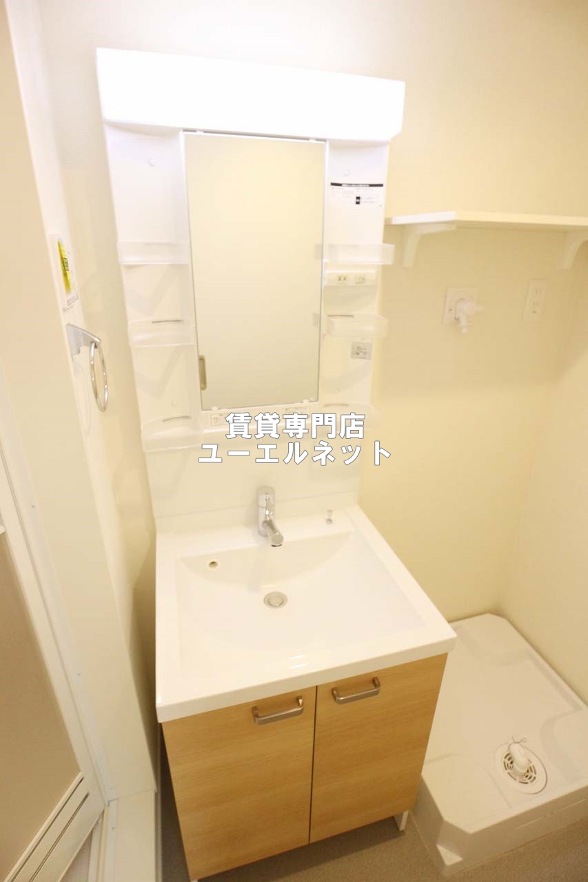 洗面設備　清潔感ある独立洗面台で毎日気持ちよく♪