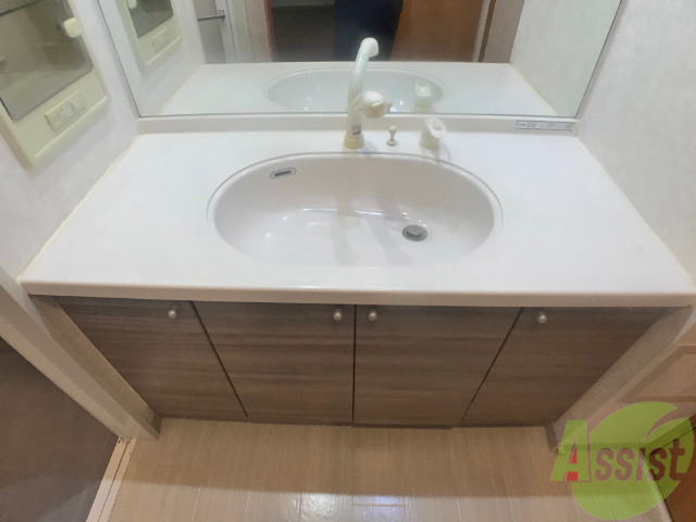 洗面設備　洗面台は人気の独立タイプです。使いやすいですよね。