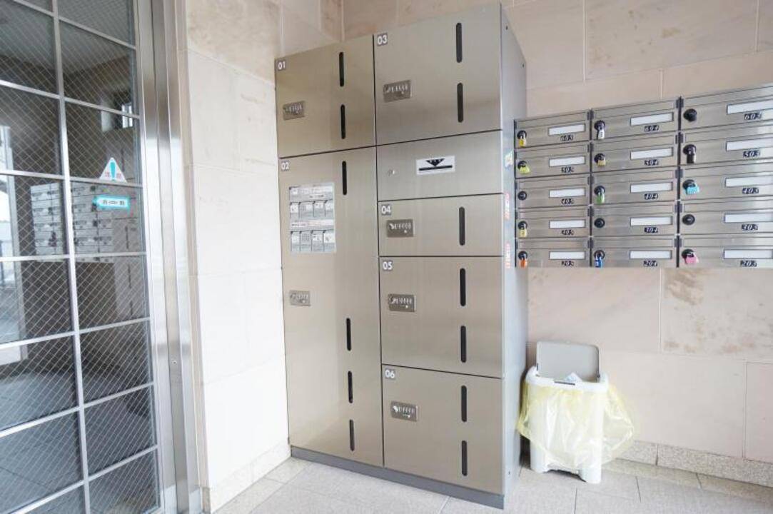 エントランス　宅配ボックス