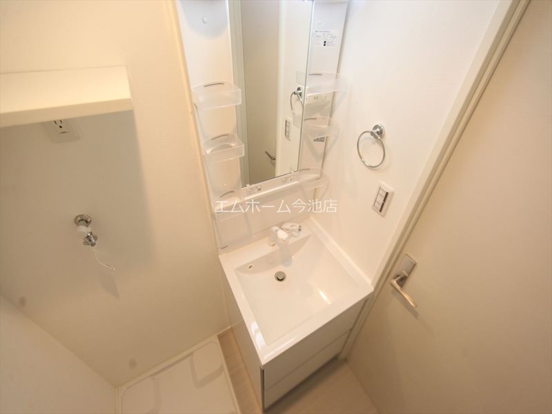 洗面設備　脱衣所　独立洗面台（シャンプードレッサー付）