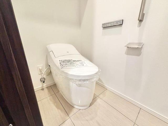 トイレ　温水洗浄暖房便座