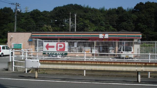 コンビニ　セブンイレブン飯塚鯰田店（コンビニ）まで921m
