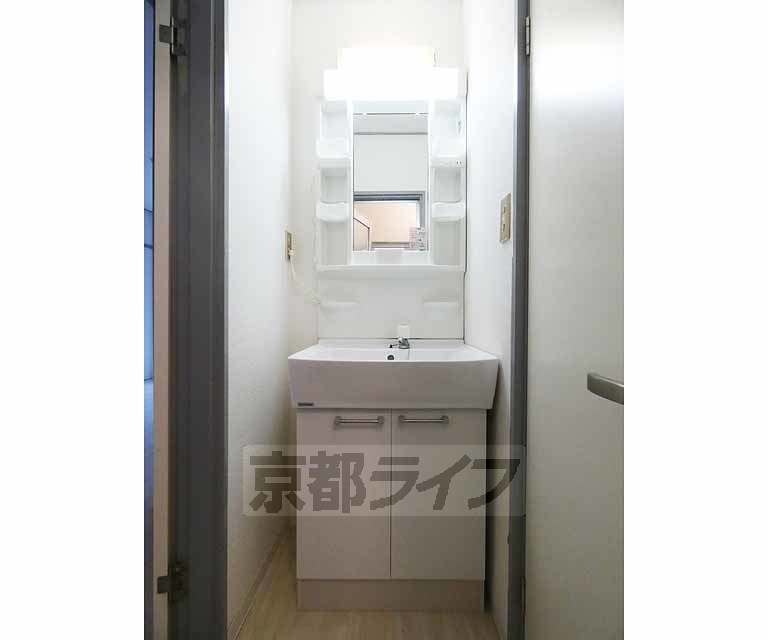 洗面設備　独立洗面台です・