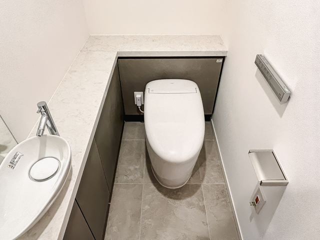 トイレ　※写真は同タイプ住戸です。