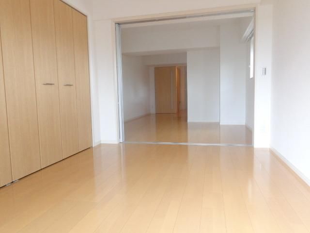 居室・リビング　開放感あふれる居室です