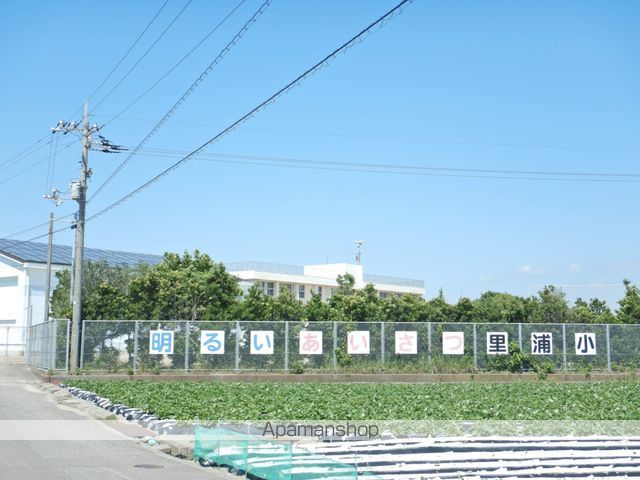 小学校　鳴門市里浦小学校（小学校）まで947m