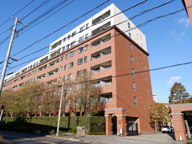 建物外観　閑静な住宅街にマッチした落ち着いた外観