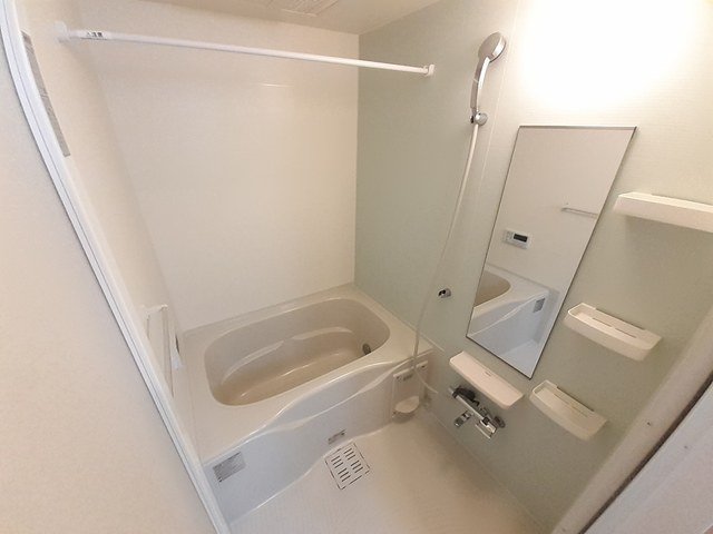 バス・シャワールーム　落ち着いた空間のお風呂です