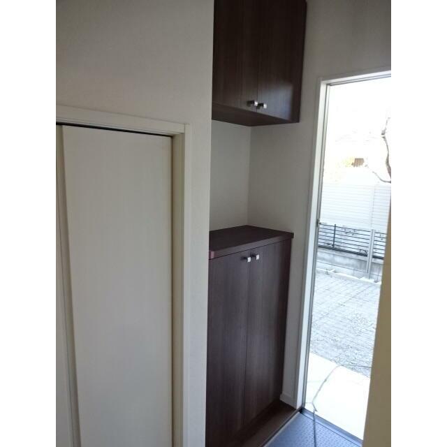 玄関　玄関にはシューズボックス☆