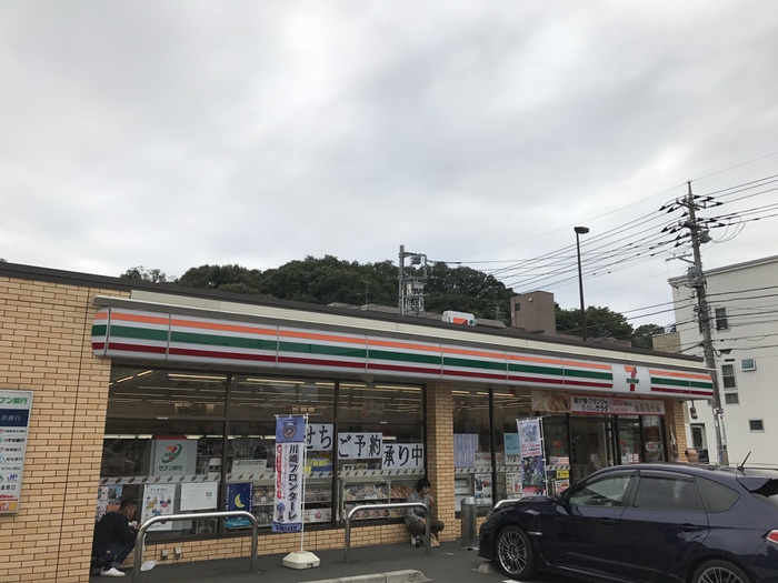 コンビニ　セブンイレブン（コンビニ）まで750m