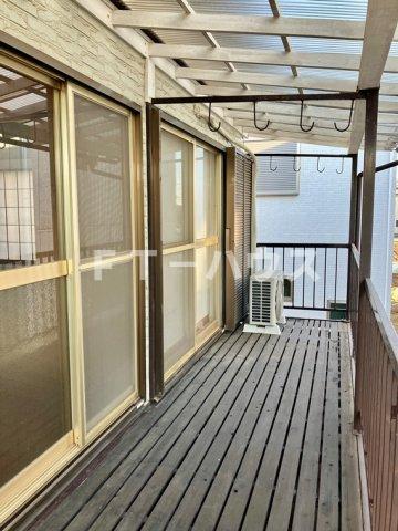 バルコニー　外からの目が気にならないバルコニーで洗濯物が干せます