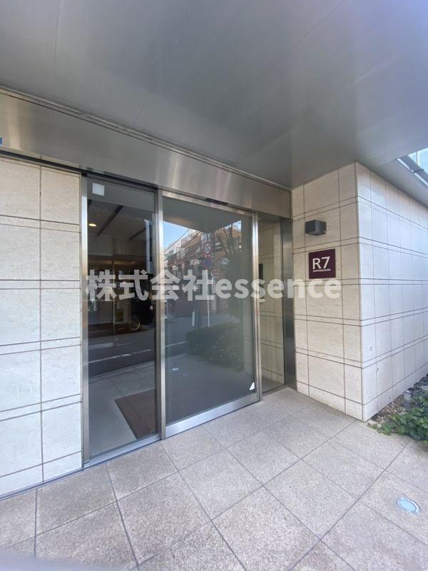 エントランス　弊社ではオンライン対応・現地対応可能です♪