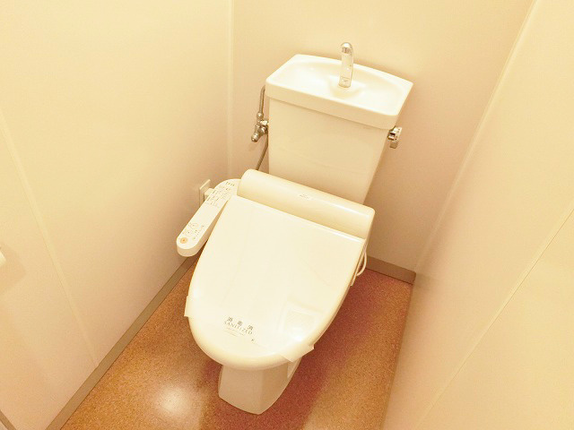トイレ　ウォシュレットつき