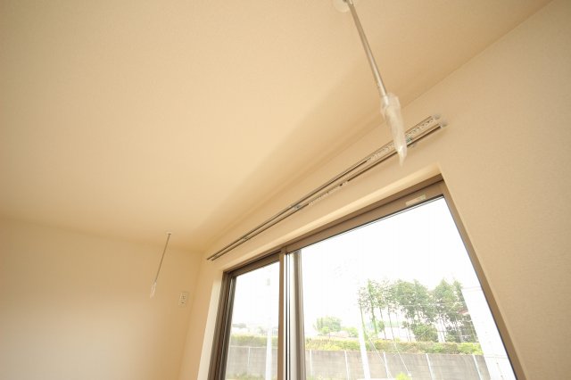 その他設備　室内物干し　＊同施工会社同型モデルの写真です