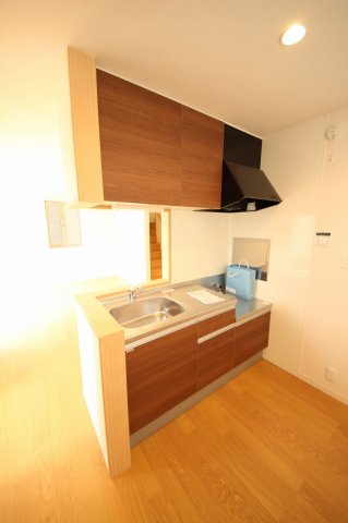 キッチン　きれいなキッチンです　＊同施工会社同型モデルの写真です