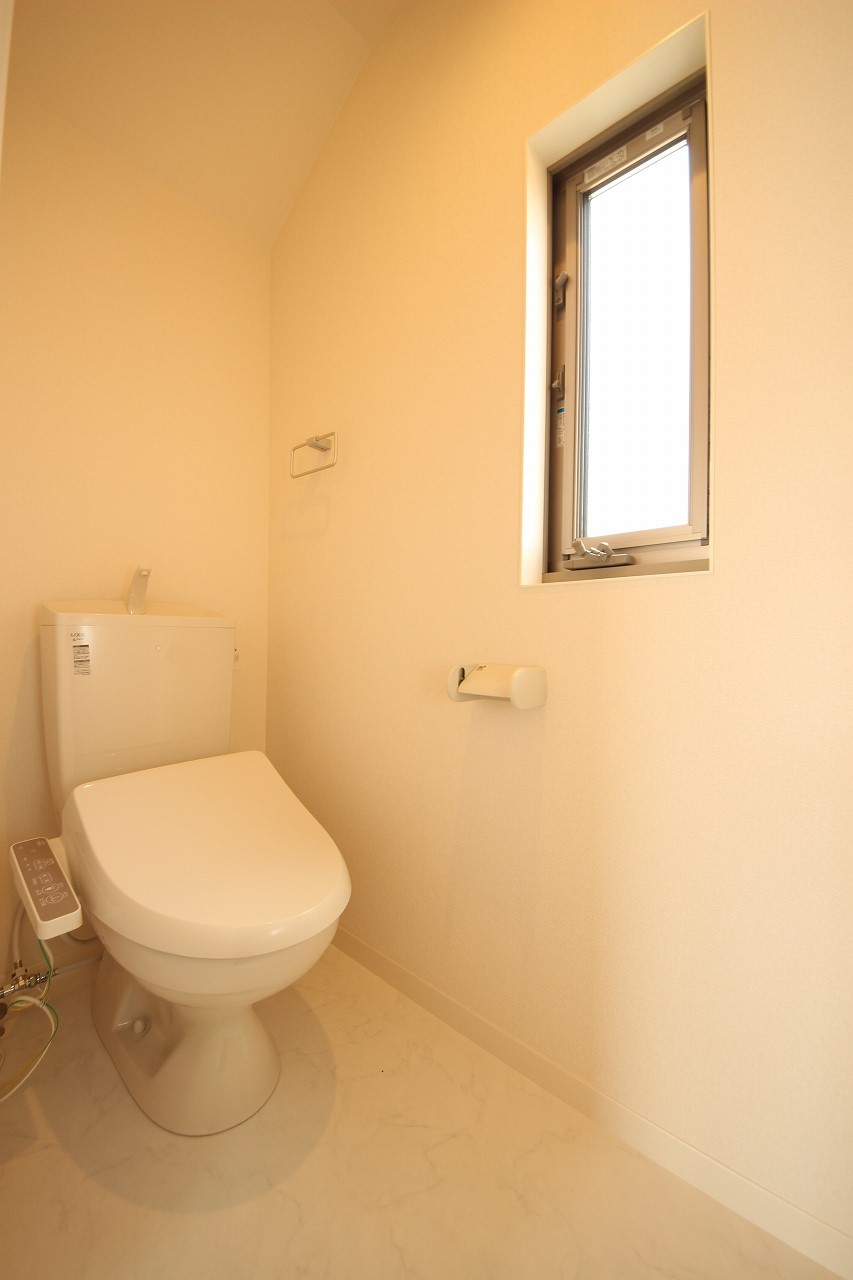 トイレ　落ち着いたトイレです　＊同施工会社同型モデルの写真です