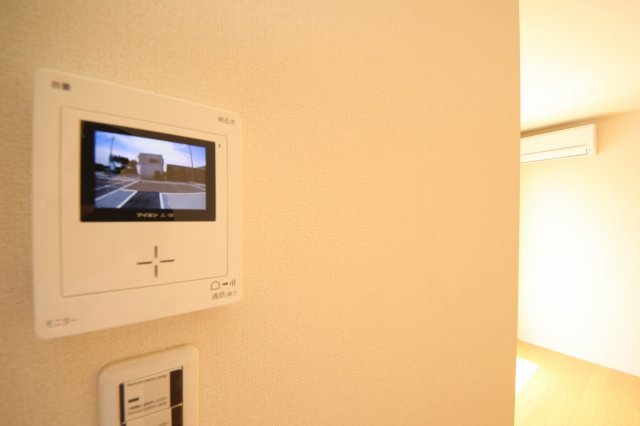 セキュリティ　ＴＶインターホン　＊同施工会社同型モデルの写真です