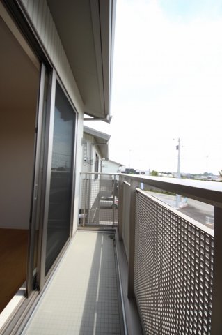 バルコニー　お洗濯にも便利なバルコニー付き　＊同施工会社同型モデルの写真