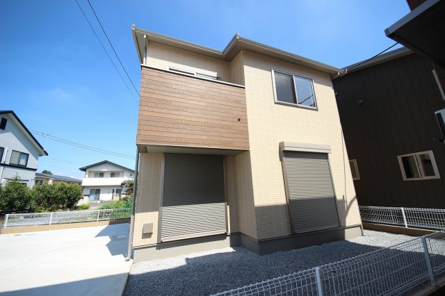 建物外観　同施工会社・反転タイプの間取り物件の外観です