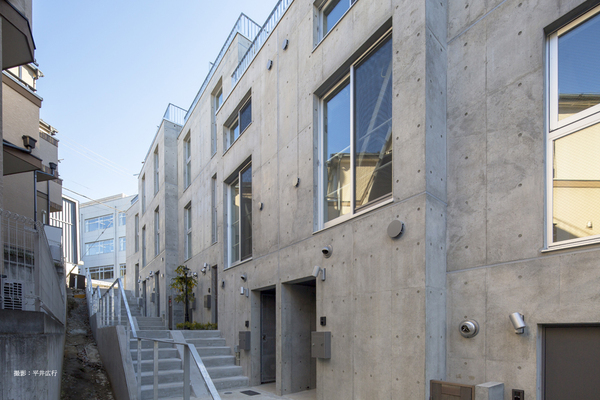 玄関　玄関内スペースに自転車置けます