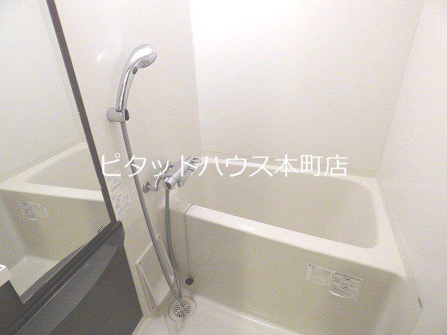 バス・シャワールーム　お電話でお問い合わせ下さい・06-6121-8220