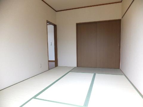 居室・リビング　室内