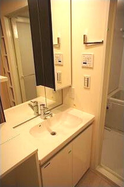 洗面設備　人気な独立洗面台です