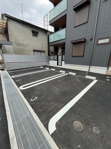 駐車場　駐車場があるので、車を買う予定の方も安心です