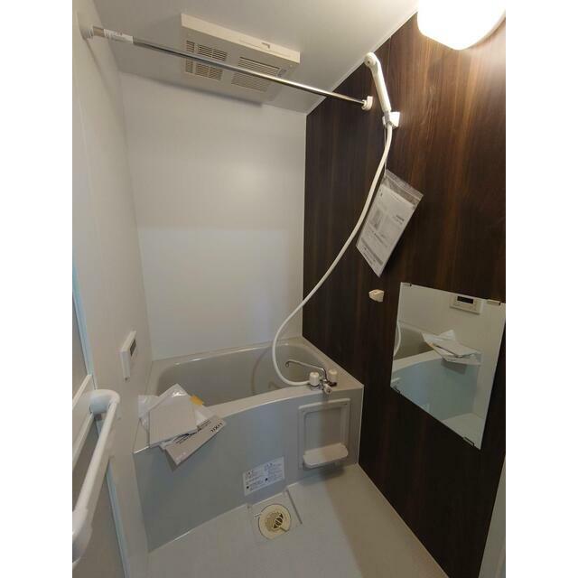 バス・シャワールーム　クリーニング前の写真になります。