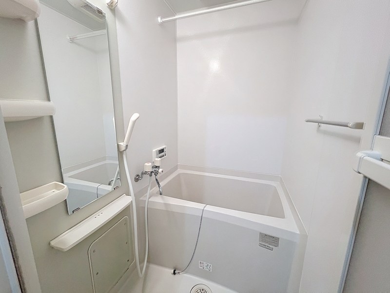 バス・シャワールーム　※別部屋の写真です