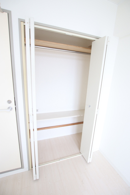 収納　★扉を開けた状態の居室★
