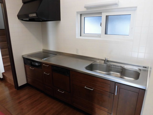 キッチン　食洗機付きのＩＨシステムキッチン