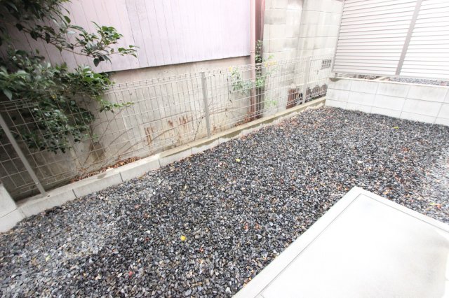 庭　写真はイメージです。 色仕様は現状優先となります。