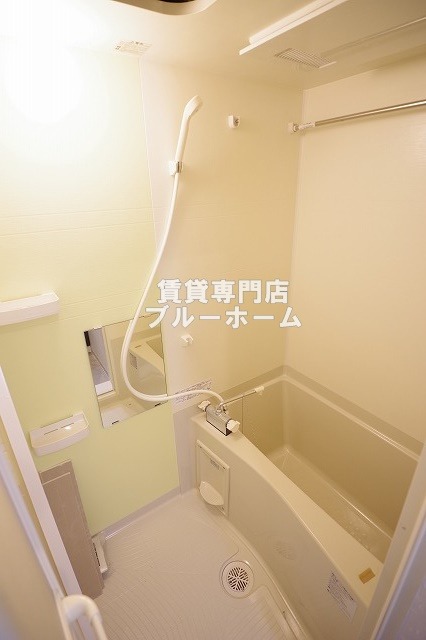 バス・シャワールーム　浴室乾燥付き！