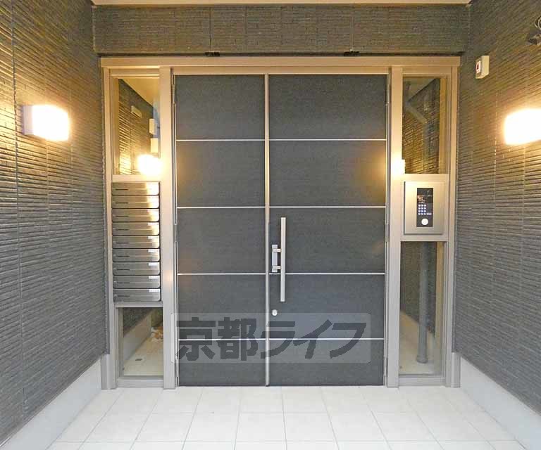 その他共有部分　オシャレな入り口ですね！