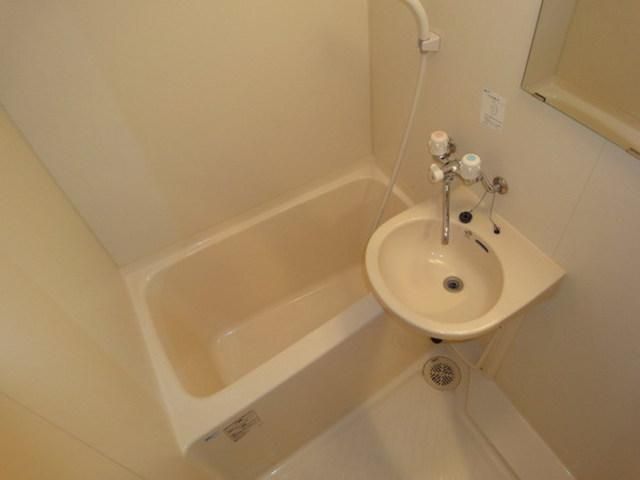 バス・シャワールーム　広々浴室