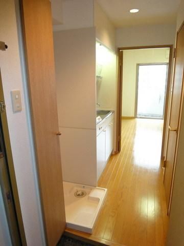 玄関　シューズボックス完備　広々キッチンスペース