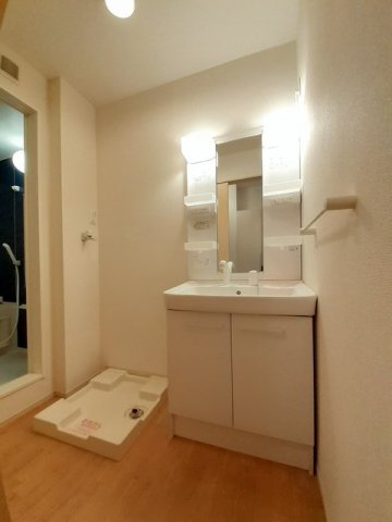 洗面設備　独立洗面台です