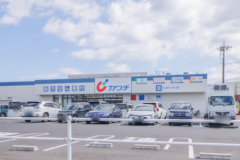 ドラックストア　カワチ薬品鶴田店（ドラッグストア）まで620m