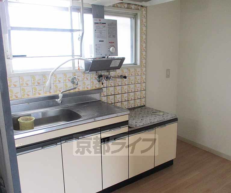 キッチン　独立洗面台です。