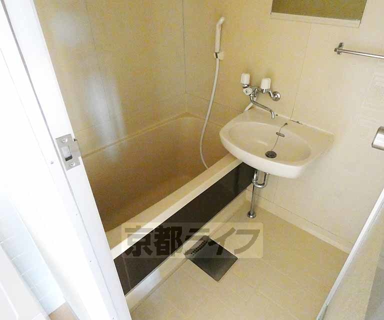 バス・シャワールーム　２点セパレートタイプになります。